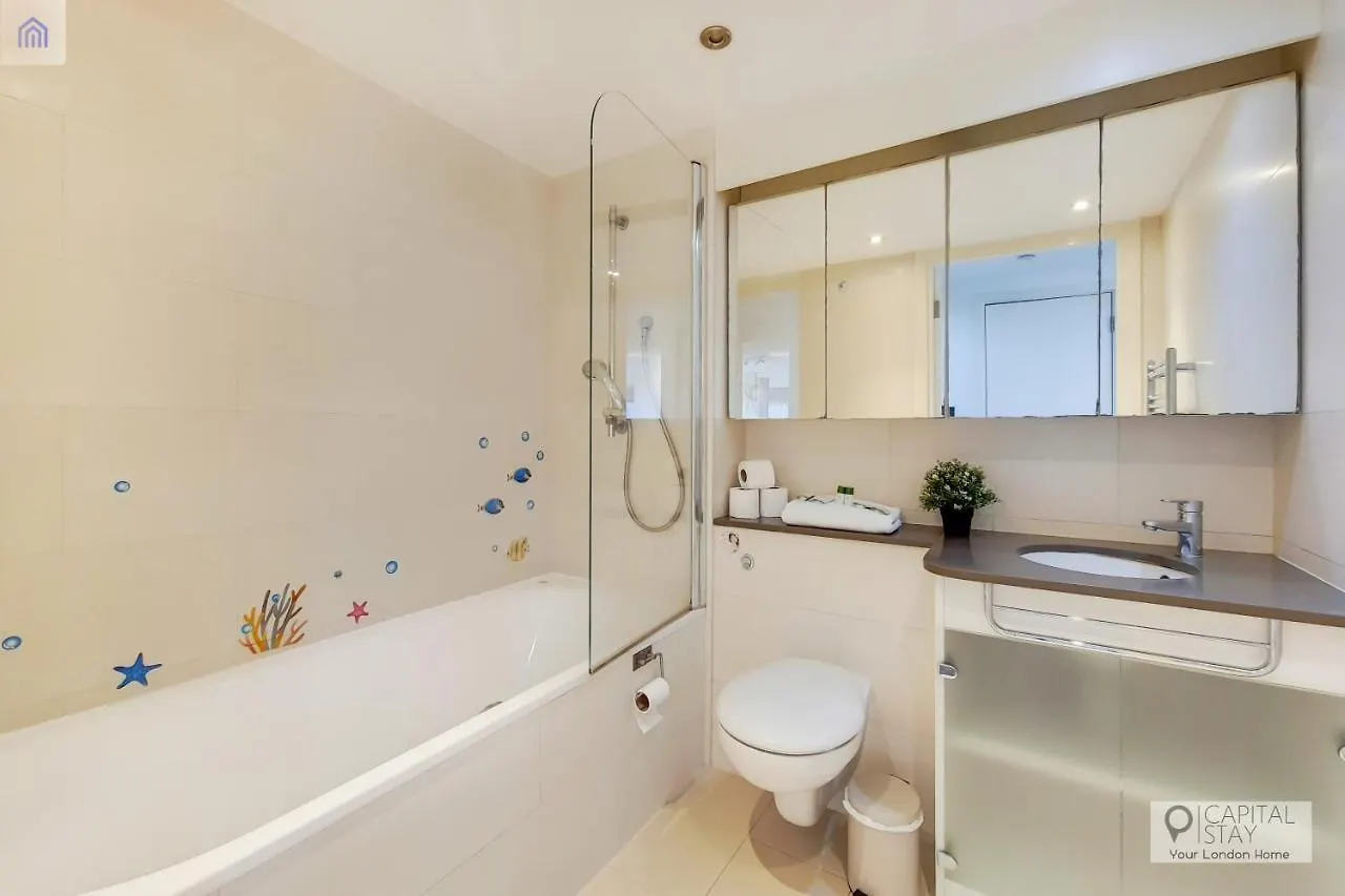 Fully Serviced Two Bed Apartment By Excel & O2 Лондон