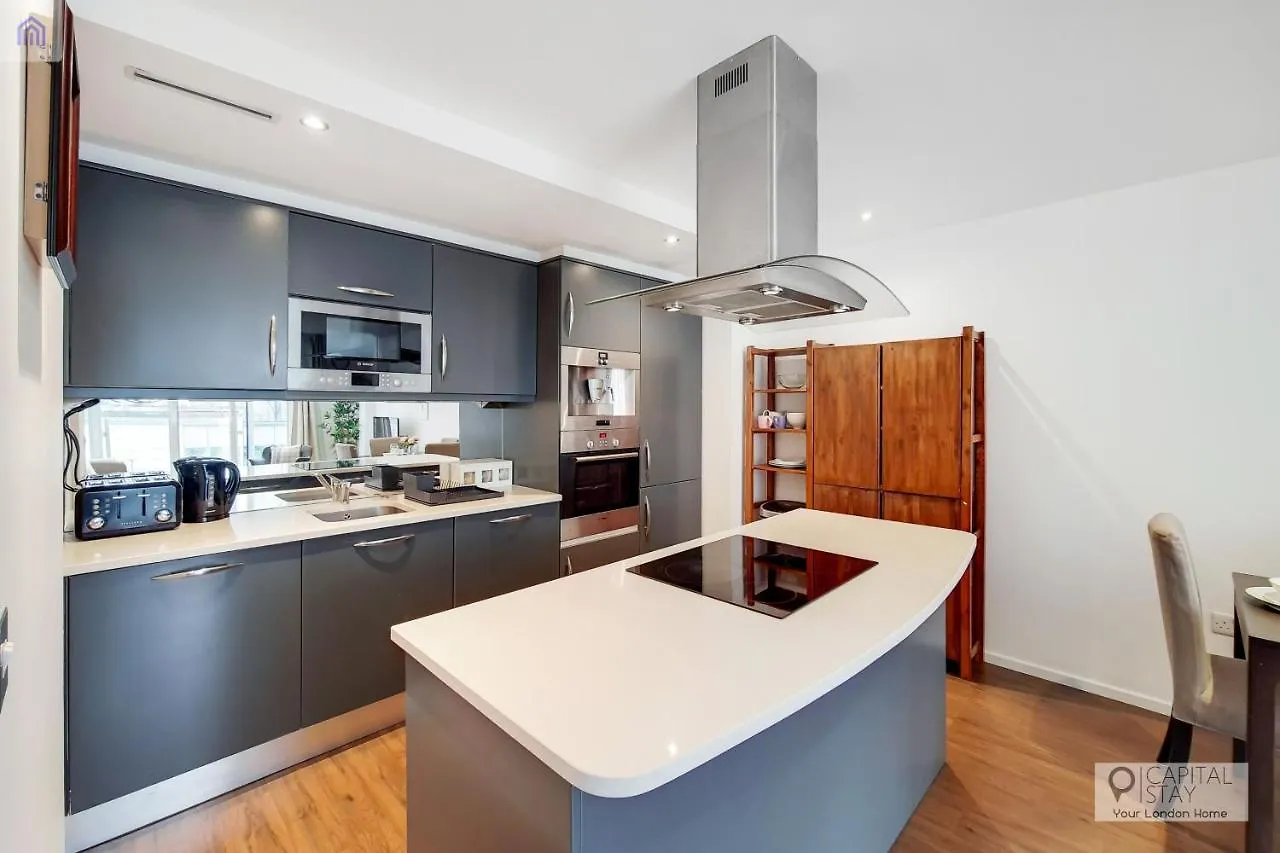 Fully Serviced Two Bed Apartment By Excel & O2 Лондон