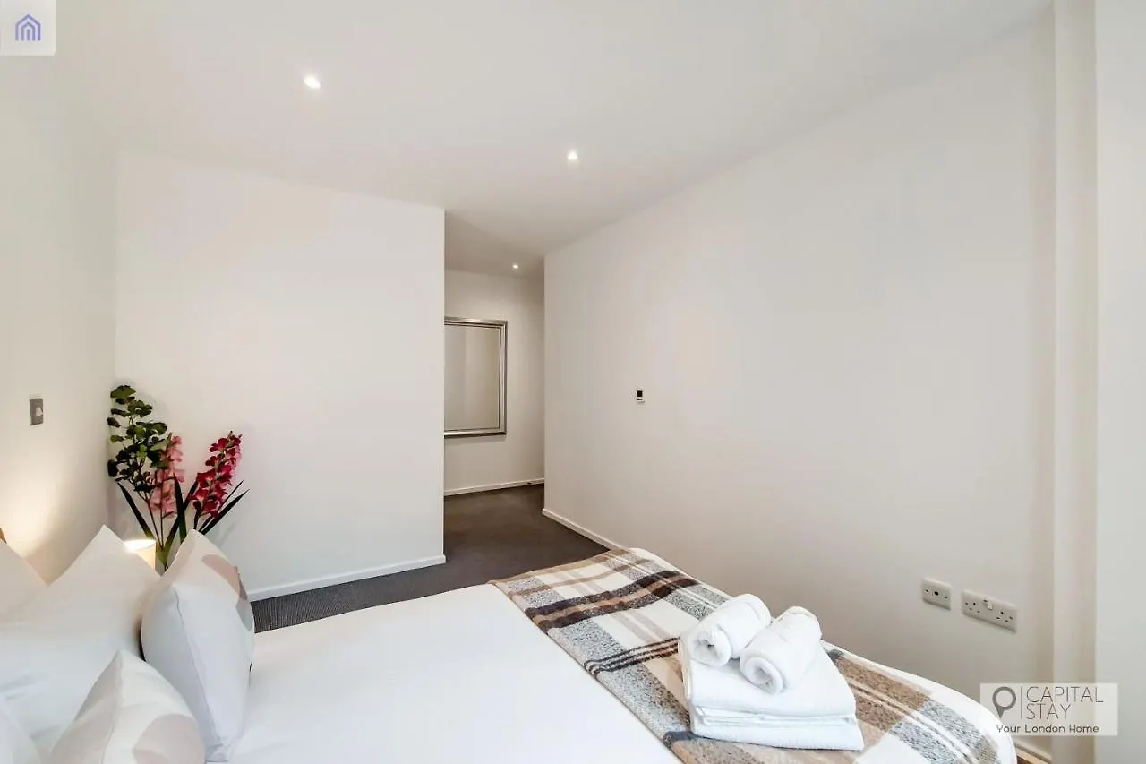 Fully Serviced Two Bed Apartment By Excel & O2 Лондон