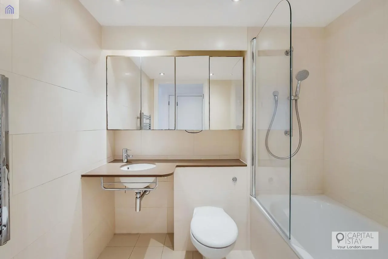 Fully Serviced Two Bed Apartment By Excel & O2 Лондон