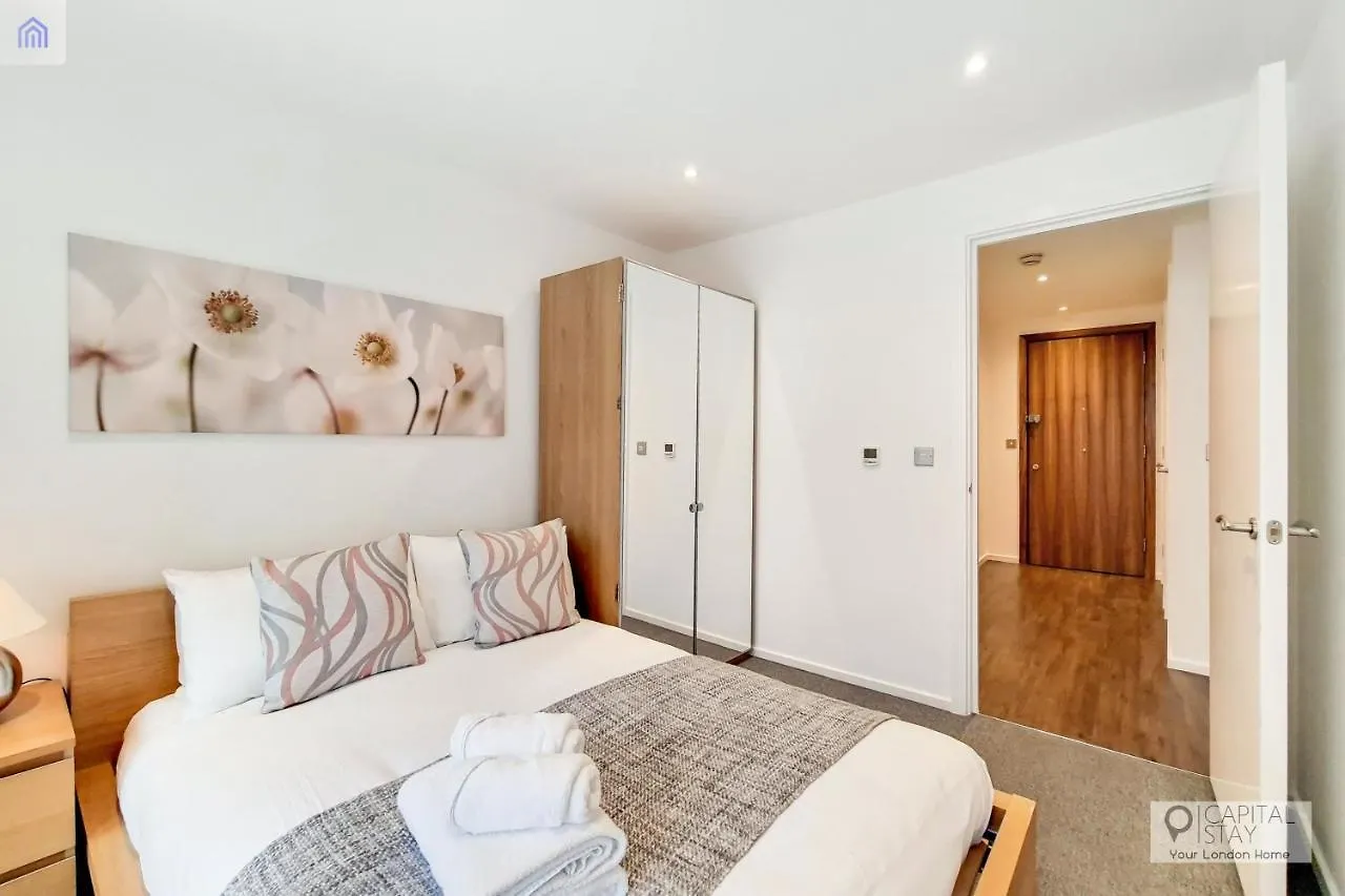 Fully Serviced Two Bed Apartment By Excel & O2 Лондон