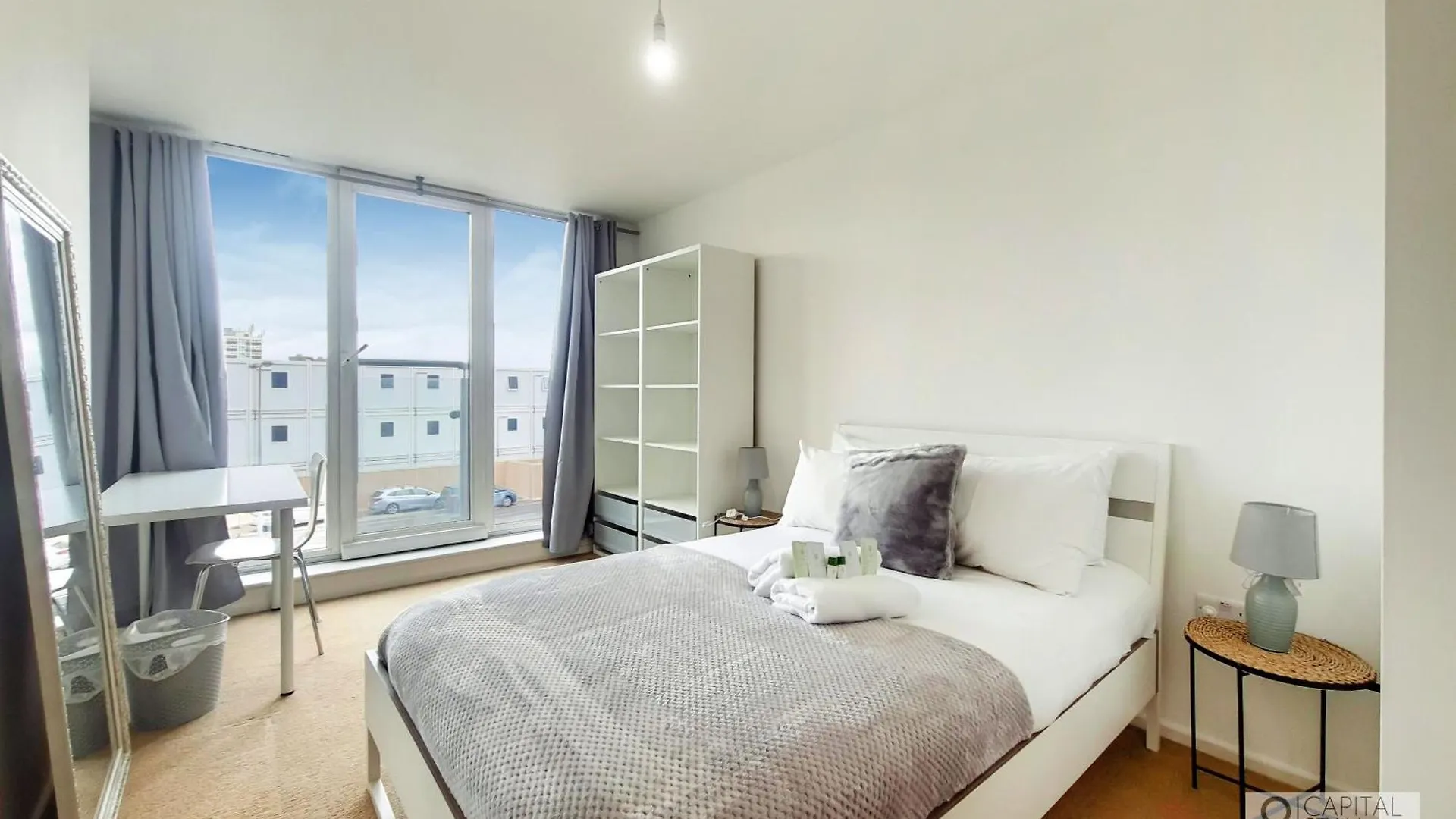 Fully Serviced Two Bed Apartment By Excel & O2 London